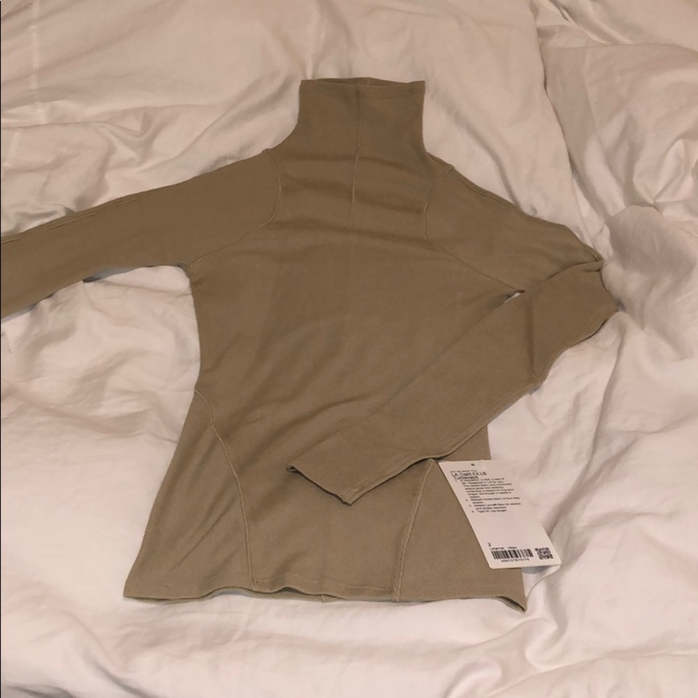 NWT Lululemon Turtleneck